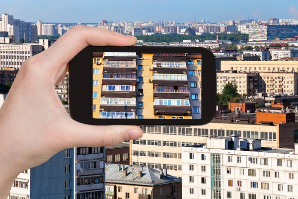 Façade de l'immeuble d'appartements urbain — Photo