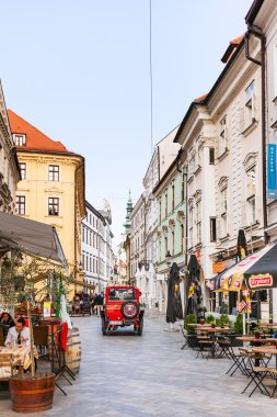 people and sightseeing bus on Venturska street
