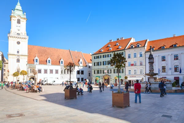 Tourists at Main Square in Bratislava city — Stock fotografie