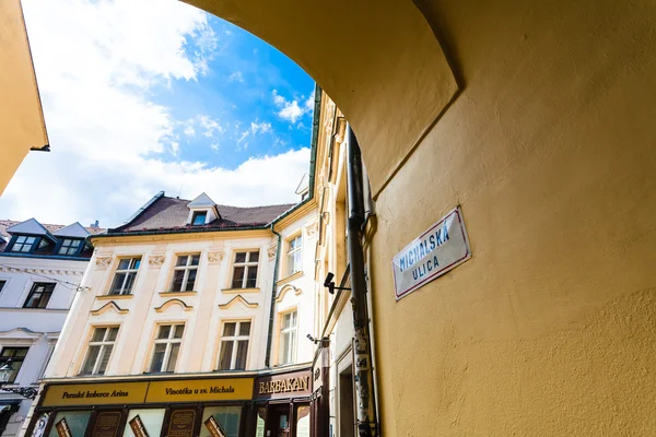 Arco na rua Michalska em Bratislava — Fotografia de Stock