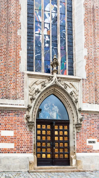 Двери церкви Августинского аббатства, Брно — стоковое фото