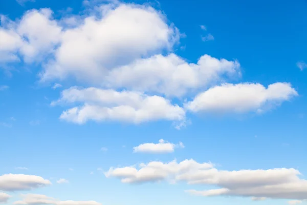 Clouds in blue sky in autumn sunny day — Stock Photo, Image