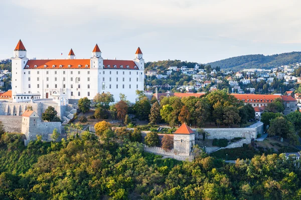 Panoráma města Bratislavy s hradem — Stock fotografie