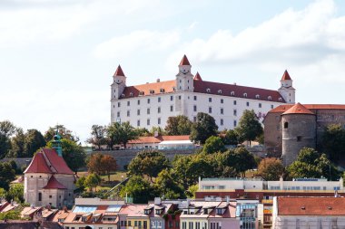 Bratislava castle eski şehir üzerinde
