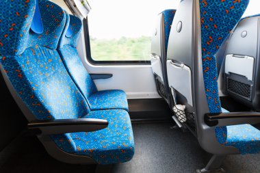ikinci sınıf tren koltuklarda