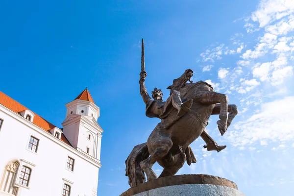 Denkmal des Königs svatopluk i in der Burg Bratislava — Stockfoto