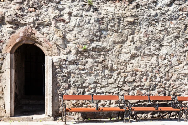 Muro de fortificación de piedra del casco antiguo de Bratislava — Foto de Stock