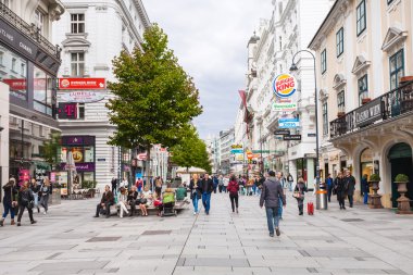 tourists on Karntner strasse, Vienna