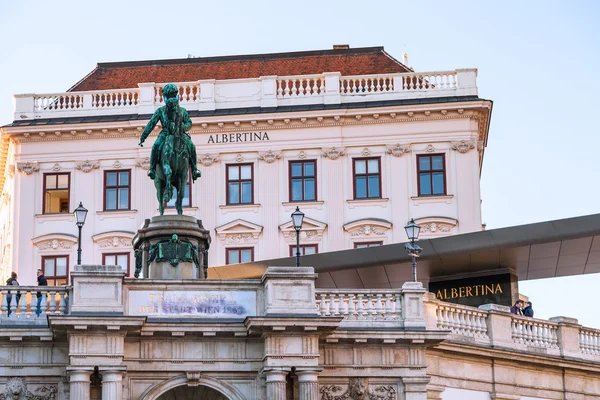 Monument of Franz Joseph I and Albertina Museum — Stok fotoğraf