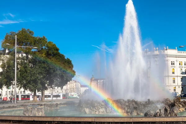 Arcobaleno alla fontana Hochstrahlbrunnen, Vienna — Foto Stock