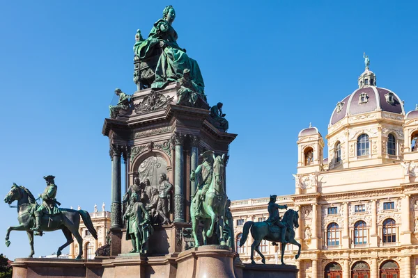 Gilded statue Johann Strauss in Stadtpark, Vienna — Stock Photo, Image