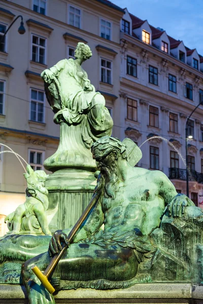 镀金的雕像在 Stadtpark，维也纳约翰 · 施特劳斯 — 图库照片