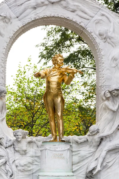 Vergulde standbeeld Johann Strauss in Stadtpark, Vienna — Stockfoto