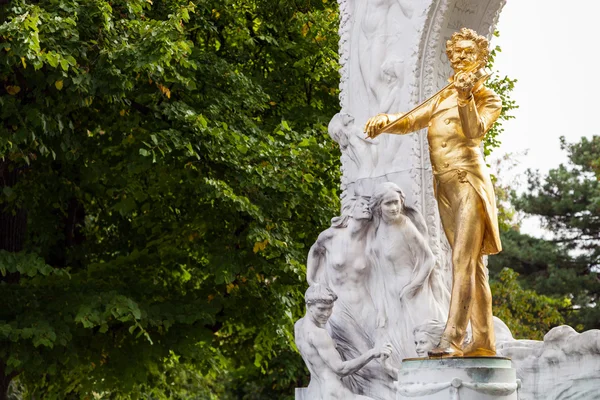 Estatua dorada Johann Strauss en Stadtpark, Viena — Foto de Stock