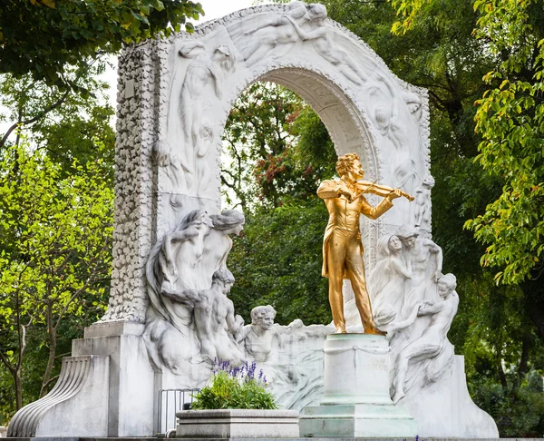 Estatua dorada Johann Strauss en Stadtpark, Viena — Foto de Stock