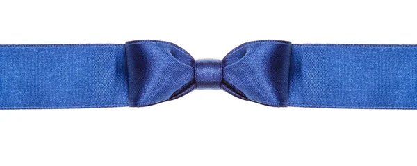 広いリボン上の対称の青いサテンの弓ノット — ストック写真