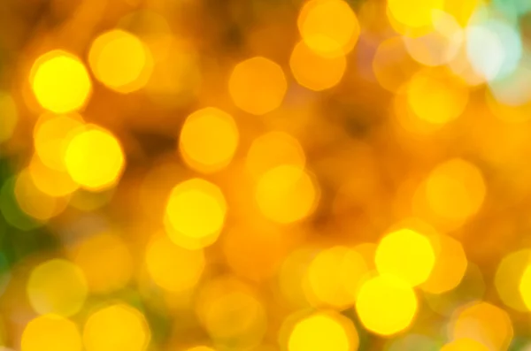 Желтые и зеленые темные мерцающие рождественские огни — стоковое фото