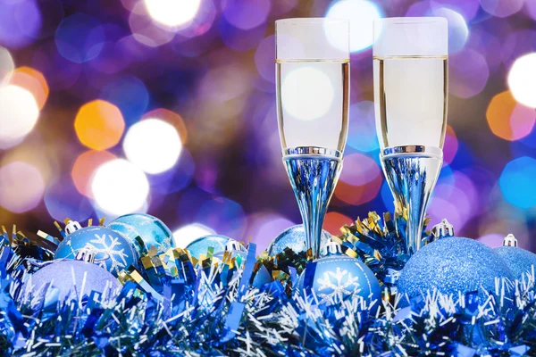 Glasses, blue Xmass balls on blurry background 3 — Stock Photo, Image