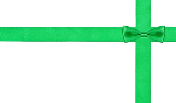 Pequeño nudo de lazo verde en dos tiras de seda cruzadas —  Fotos de Stock