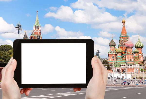 Tablet pc e rua de Moscou com catedral — Fotografia de Stock