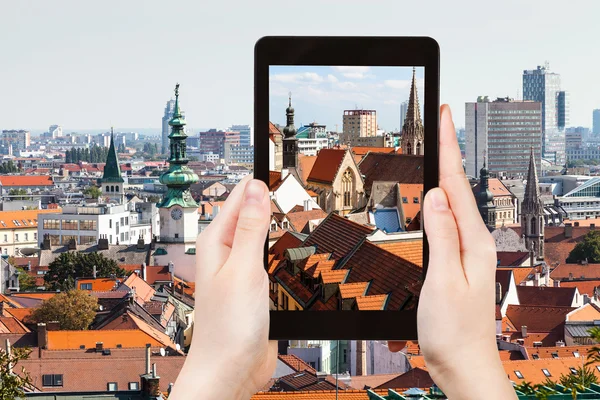 Instantánea de la ciudad vieja Bratislava ciudad en la tableta —  Fotos de Stock