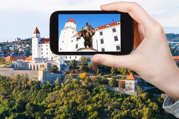 Tourist photos statue in Bratislava Hrad castle — Stock Fotó
