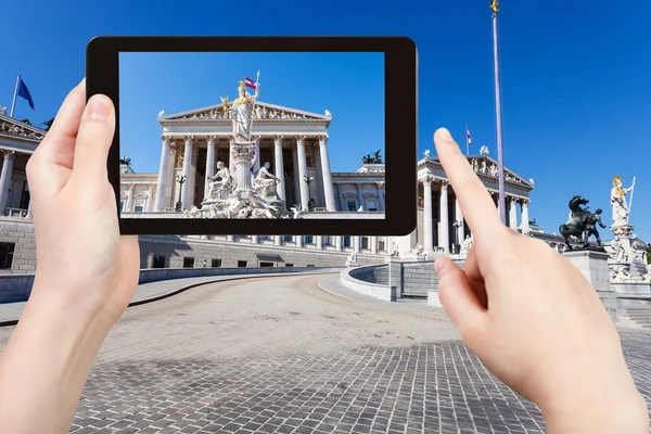 Schnappschuss des österreichischen Parlamentsgebäudes in Wien — Stockfoto