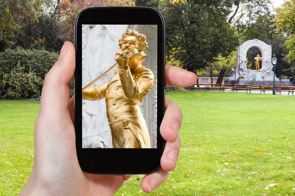 Ögonblicksbild av Johann Strauss staty i Wien — Stockfoto