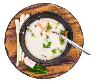 Tay çorba kase Tom yam üstten görünüm panosunda