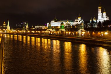 Kremlin ve Moskova'da Moskova Nehri'ne görünümü