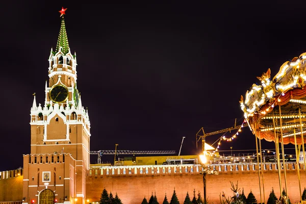 Spasskaya tower of Kremlin and Merry-go-round — Stock Photo, Image
