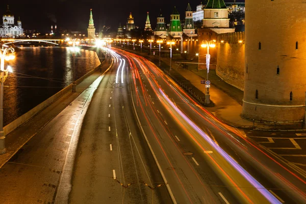 Kremlin embankment in Moscow in night — Stock Photo, Image