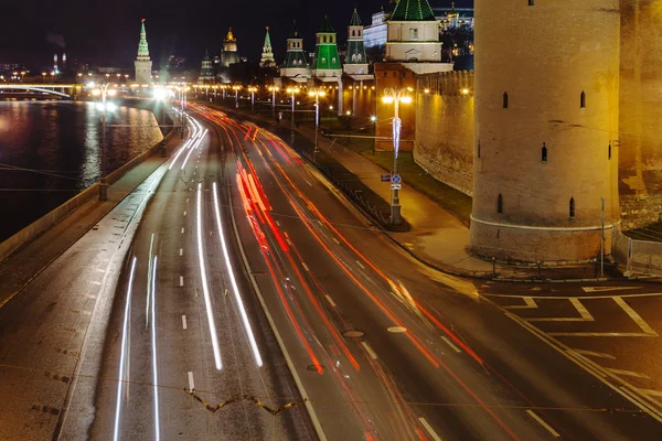 Lights on Kremlin embankment in Moscow — Stock Photo, Image
