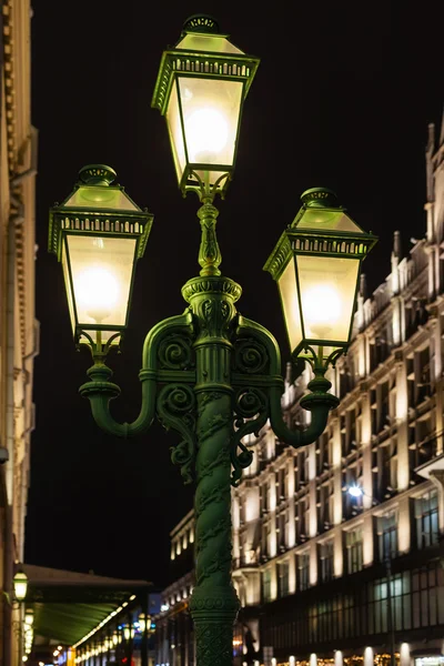 Lanterna de rua na rua de Moscou à noite — Fotografia de Stock