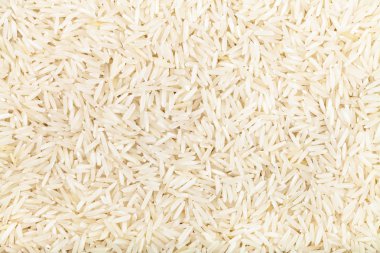uzun çiğ beyaz Basmati pirinç taneleri