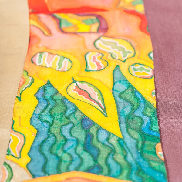 Tira de tela patchwork con batik de seda pintado —  Fotos de Stock