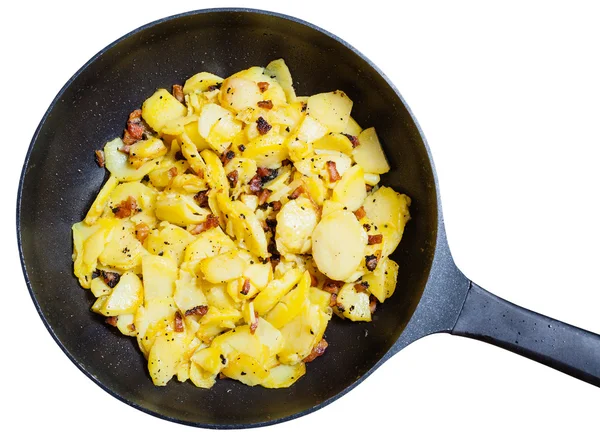 Black frying pan with fried potatoes and bacon — Stock Photo, Image
