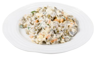 mayonez izole plaka üzerinde Rus salatası