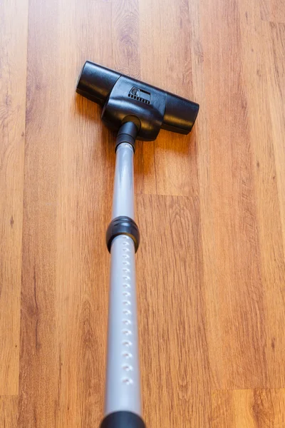 Above view cleaning of parquet by vacuum cleaner — Stock Photo, Image