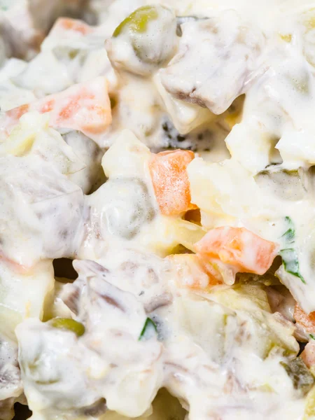 Russische salade met mayonaise close-up — Stockfoto