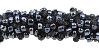 birçok siyah cam boncuk kolye üzerinde dikili yakın çekim