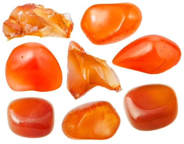 Pedras preciosas caídas carnelianas (cornelian) e rocha — Fotografia de Stock