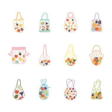 Beyaz bir arka planda içinde meyveler olan bir dizi eko çanta.