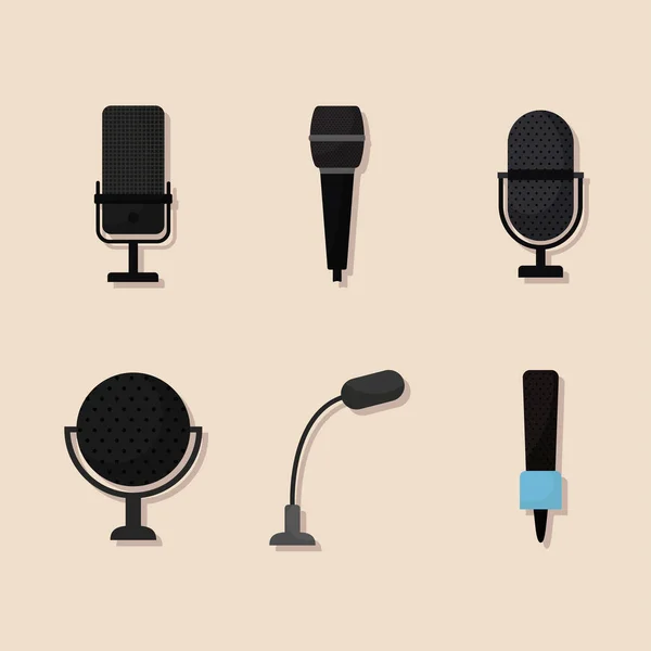 Conjunto de iconos de micrófonos sobre un fondo beige — Vector de stock