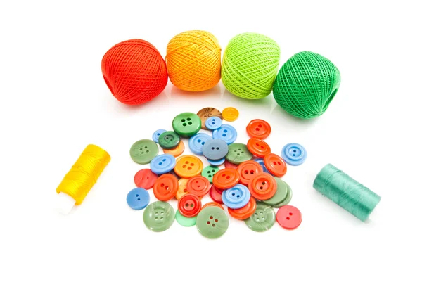 Botones de colores y enredos de hilo — Foto de Stock