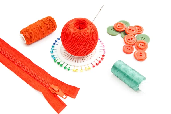 Zipper, spools of thread, pins and plastic buttons — Stock Photo, Image