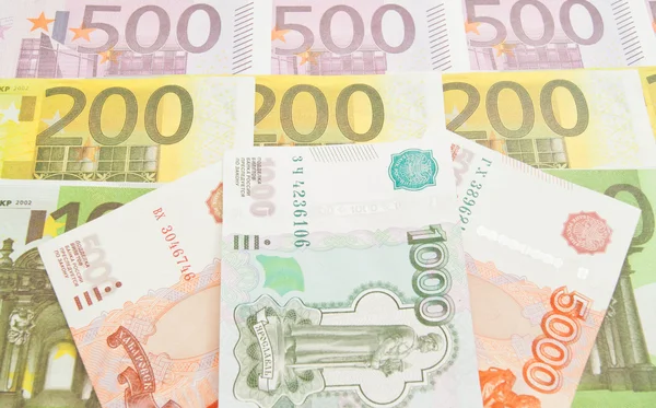 Três notas russas e notas de euro — Fotografia de Stock