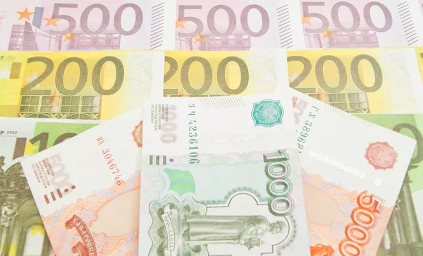 Billets russes et billets en euros différents — Photo