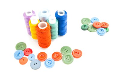 Makaralar, iş parçacığı ve plastik düğmeler