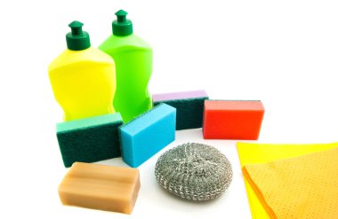 iki şişe, sabun ve süngerler